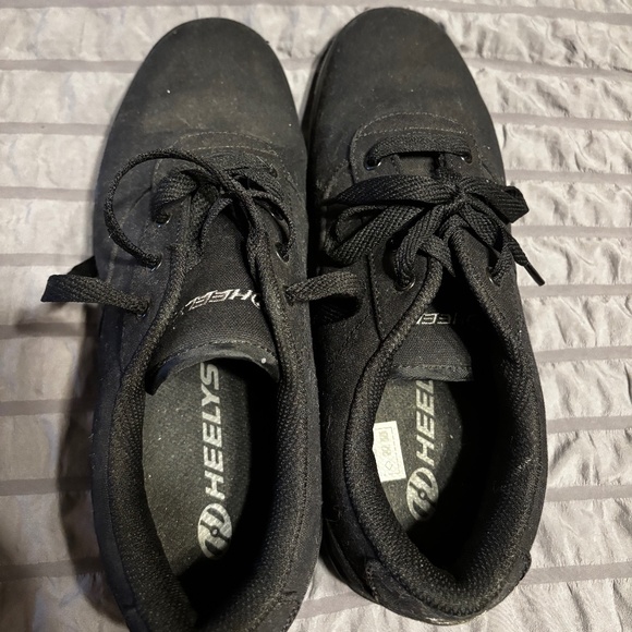 Size 11 Solid Black Heelys - Picture 1 of 6